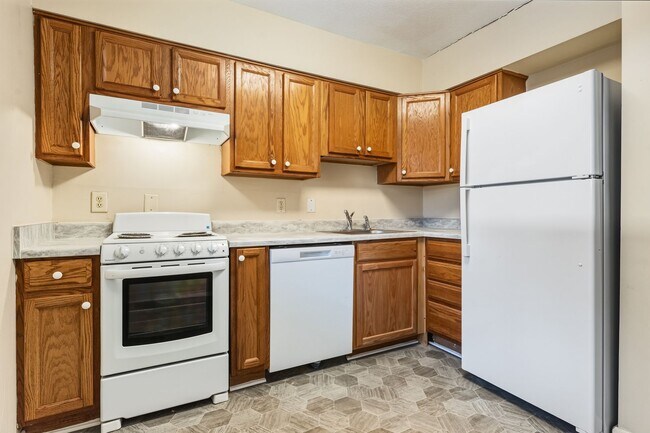 Building Photo - Two bedroom updated paint, carpet washer/dryer included in unit - Immediate Move In