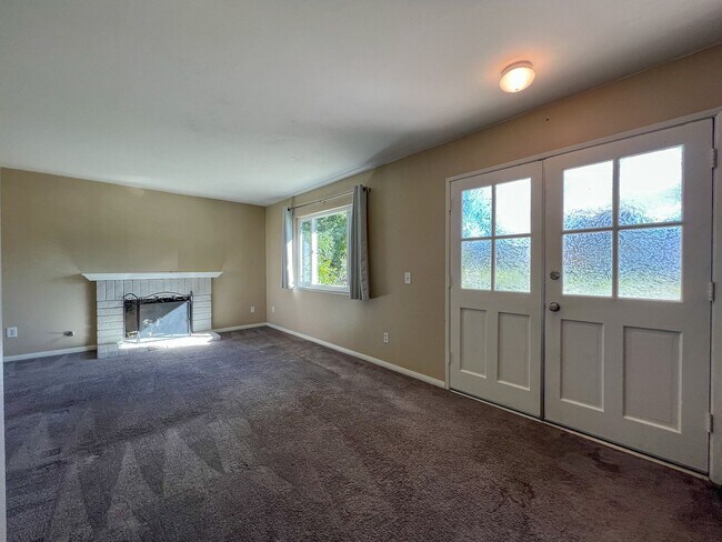 Foto del edificio - PRICE REDUCTION!! Gorgeous 4 Bedroom, 2.5 ...