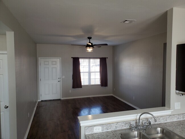 Foto del edificio - 1324 Onyx St
