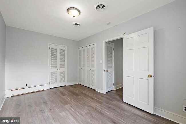 Building Photo - 1410 Delaware Ave