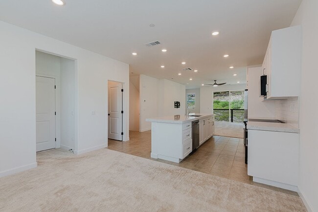 Building Photo - Charming 4 Bedroom 3.5 Bath in Carmel Mountain Ranch