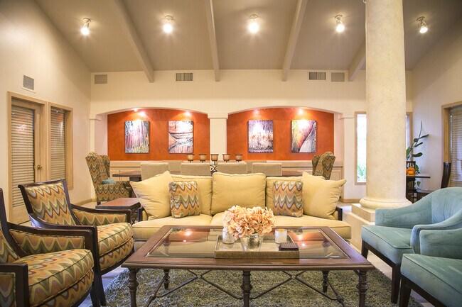Foto del edificio - Total Quality Living! This chic and meticu...