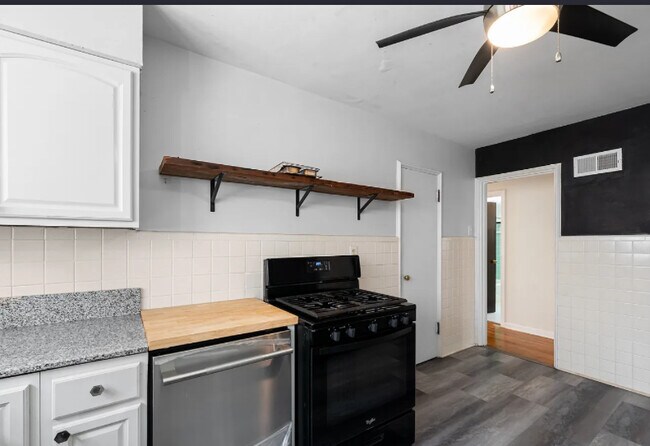 Building Photo - 7120 Amherst Ave