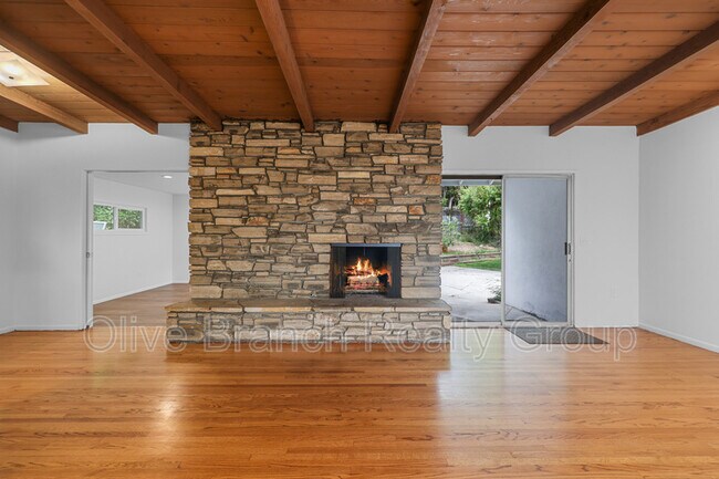 Foto del edificio - 257 Lupine Pl