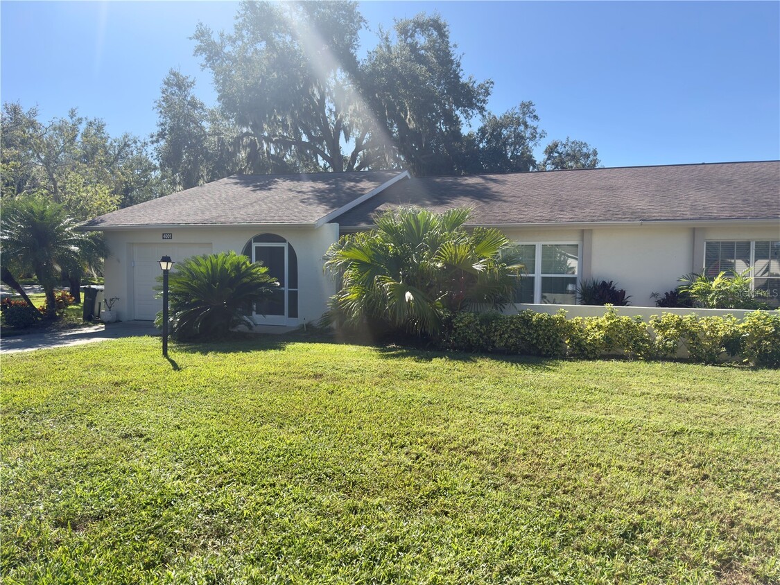 Foto principal - 4001 Oakhurst Dr