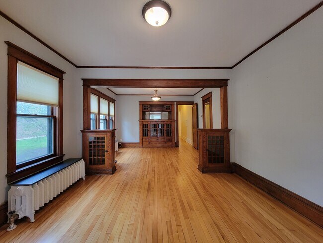 Building Photo - 2891 James Ave S