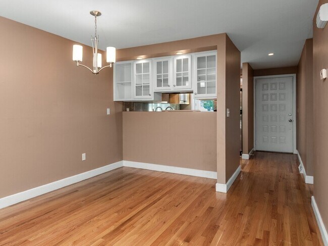 Building Photo - 81 Alcott Cir