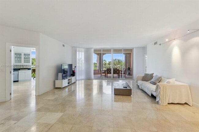 Building Photo - 749 Crandon Blvd