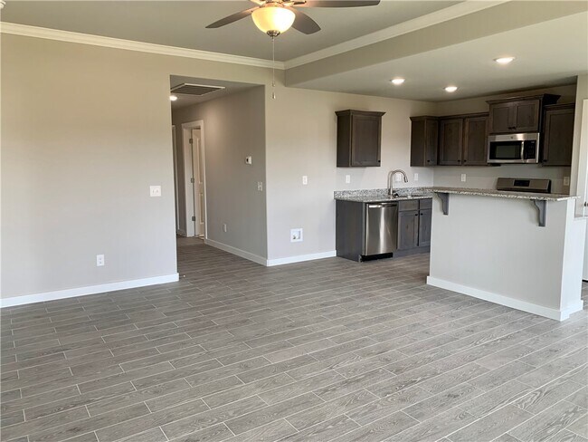 Building Photo - 432 Rineel Ave