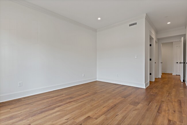 Building Photo - 99 Lynde St