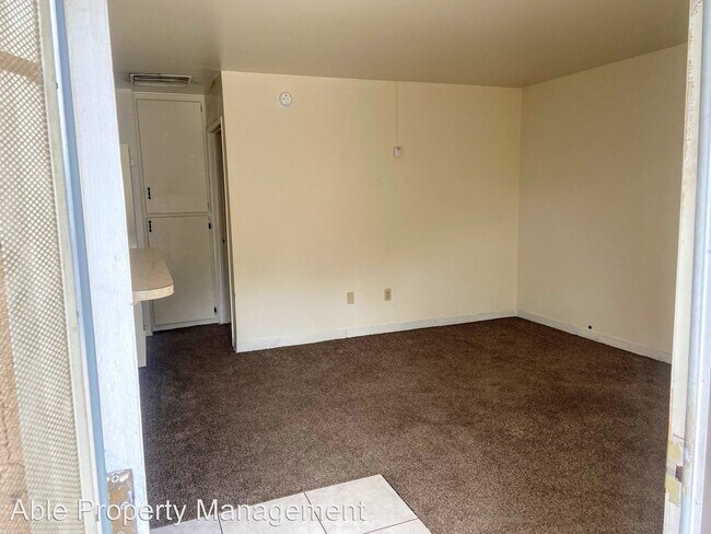 Building Photo - 5205 Lake Isabella Blvd