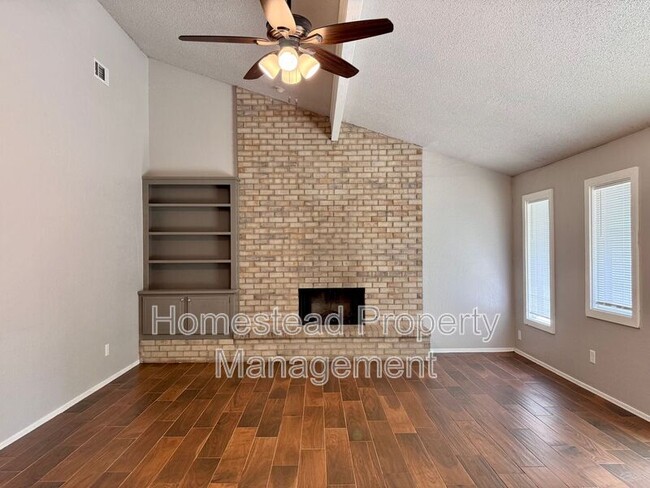Foto del edificio - 9005 N Shannon Ave