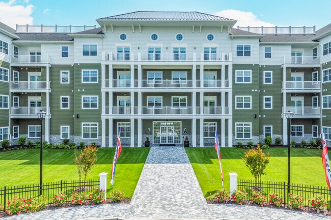 Building Photo - Greenview Estate House