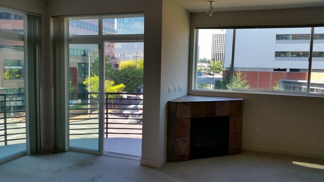 Foto del edificio - 300 110th Ave NE