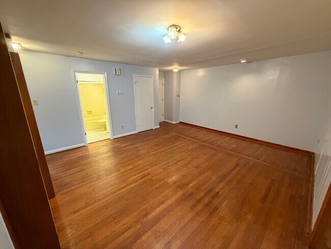 Foto del edificio - 5300 W Franklin St
