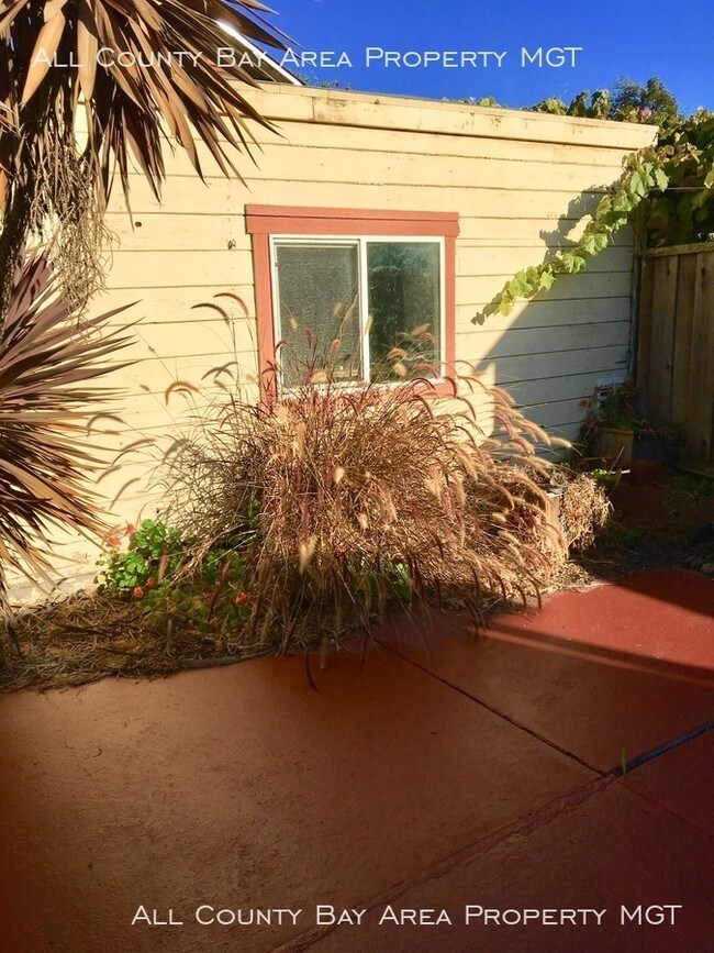 Building Photo - Charming Oakland Home ready for move in