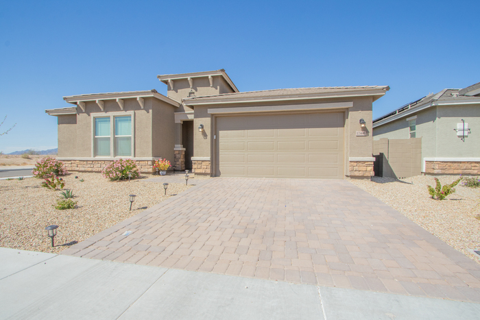 Foto principal - 17448 W Victory St