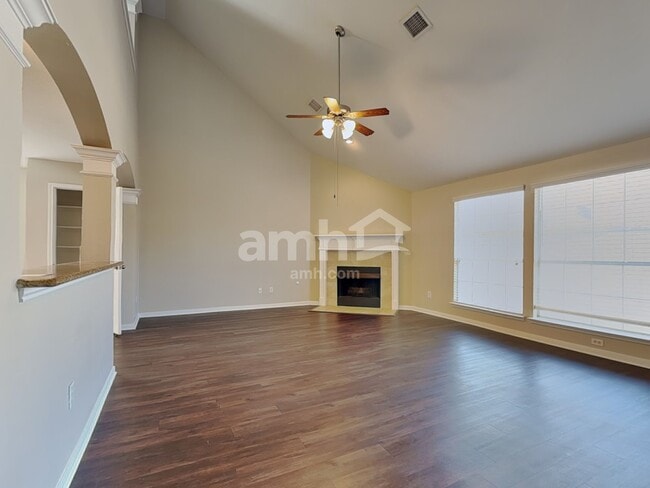 Foto del edificio - 439 Pinewood Ridge Dr