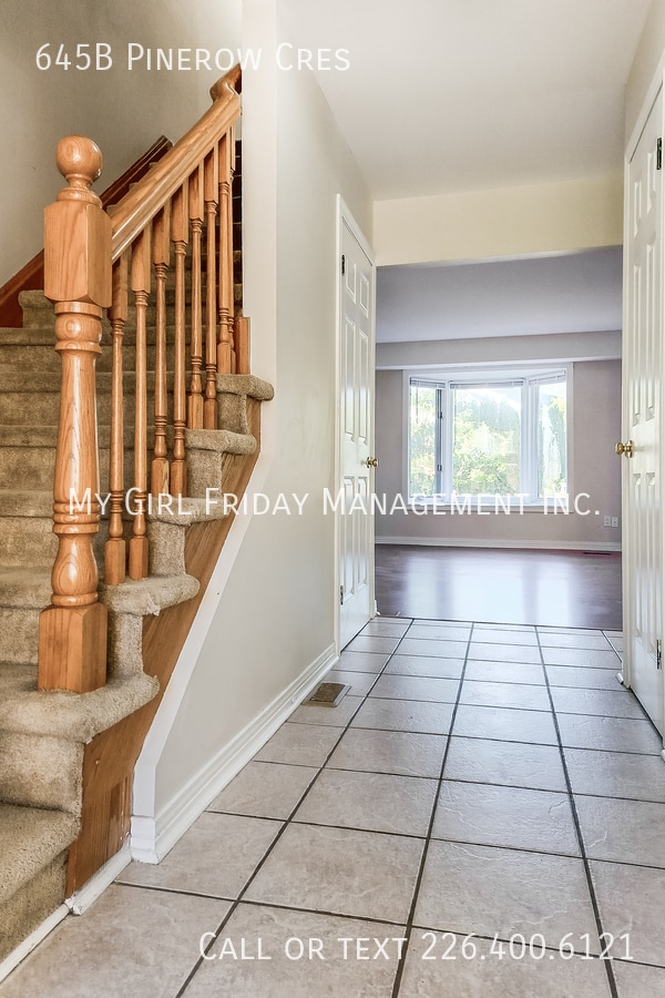 Photo du bâtiment - Stunning Townhome Available Immediately!