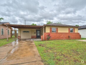 Building Photo - 2805 SW 60th St
