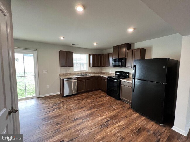Building Photo - 770 Carson Cir