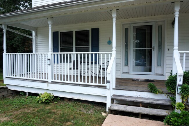 Foto del edificio - 17 B Spring Glen Rd