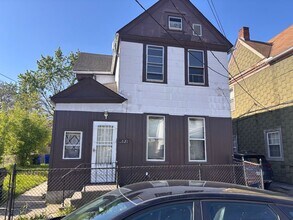 Building Photo - 3621 Sackett Ave