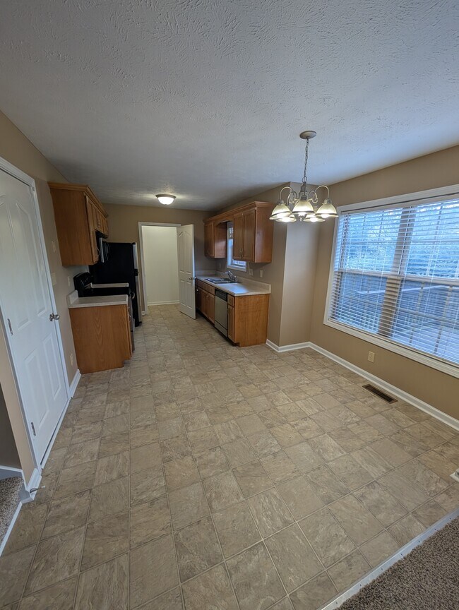 Building Photo - 616 Wolfchase Dr