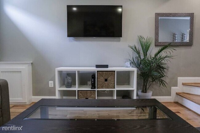 Foto del edificio - 3 br, 2 bath Townhome - 325 S Regester St