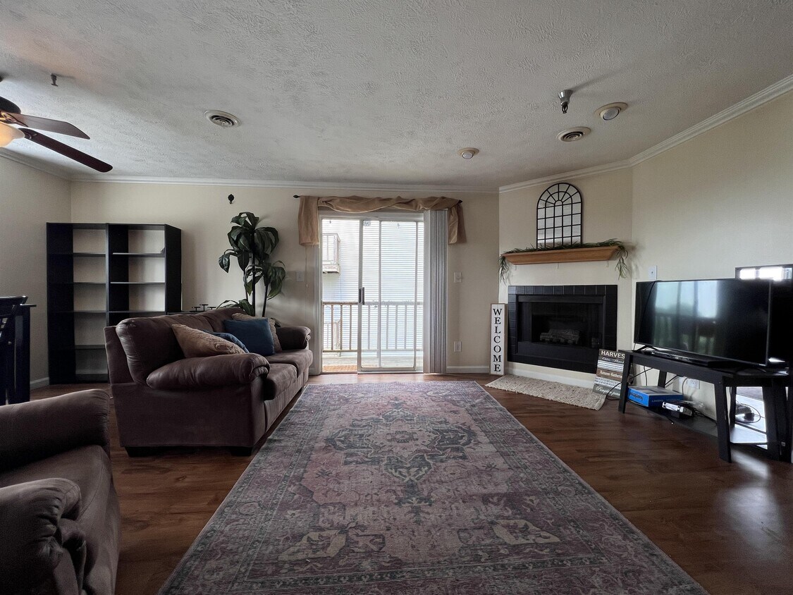 Primary Photo - 200 Stewart Ln