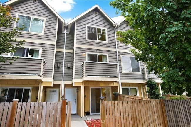 Spacious 2 bedroom + Office /Den, 2.5 bath... - Spacious 2 bedroom + Office /Den, 2.5 bath... Townhome