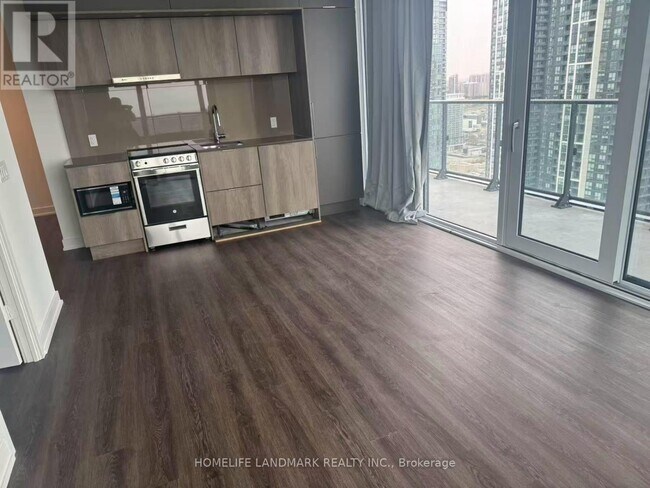Photo du bâtiment - 448 Burnhamthorpe Rd W