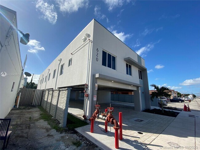 Building Photo - 620 W 29th St