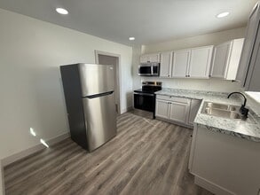 Building Photo - 807-809-809 E Deshler Ave