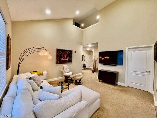 Building Photo - 4402 Ramapo Ct