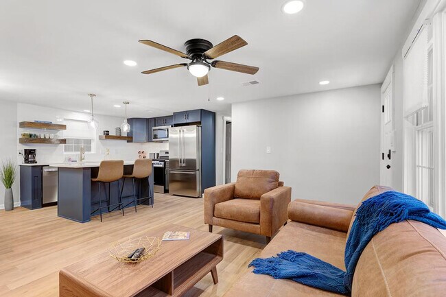 Building Photo - 4737 Aster Dr