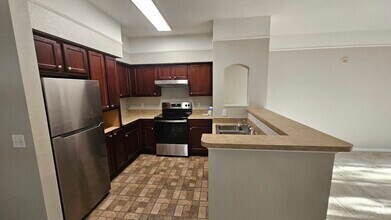 Building Photo - 2801 Chancellorsville Dr