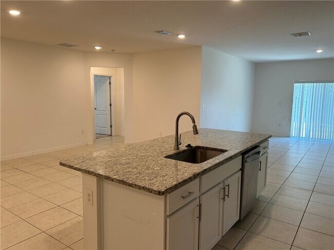 Foto del edificio - 742 Forster Ave