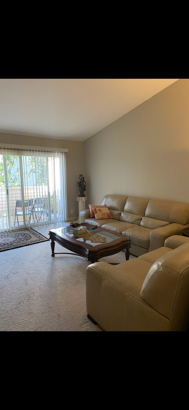 Building Photo - 1022 Cedar Gables Dr