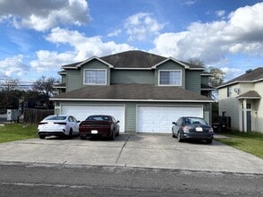 Building Photo - 101 Cedargrove