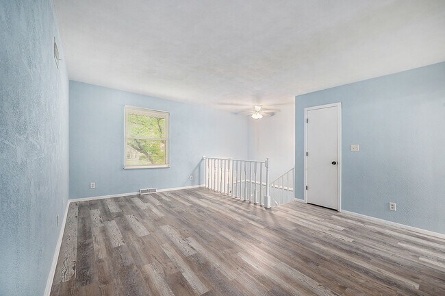 Foto del edificio - ****AVAILABLE NOW**** Huge Independence Du...