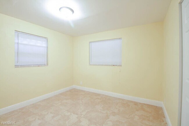 Foto del edificio - 4 br, 2 bath House - 1608 NW 16th Street