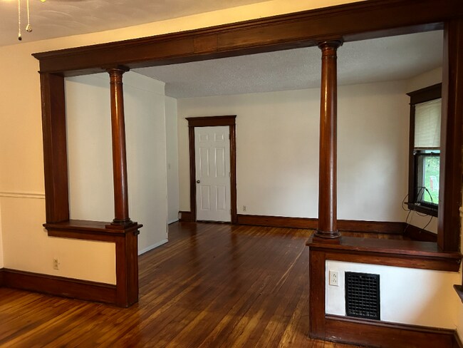 Building Photo - 111-113-113 Myrtle St