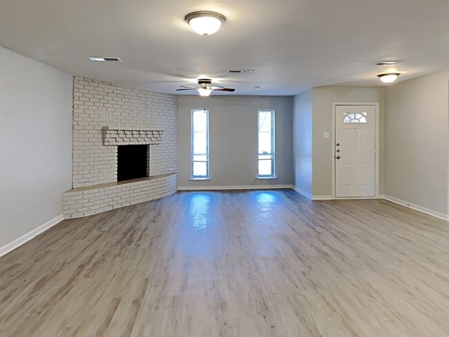 Building Photo - 3BR/2BA Renovated Home in Irving TX | 2-Car Garage, Fenced Yard & Pet-Friendly | Self Tours Avail...