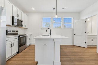 Building Photo - Sablewood