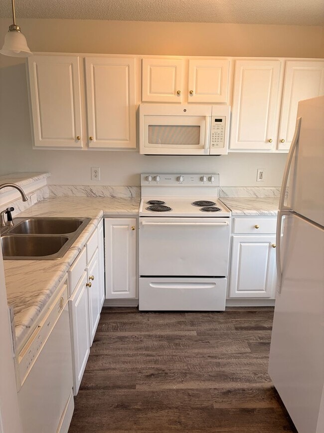 Photo - 4617 McClelland Dr Apartment