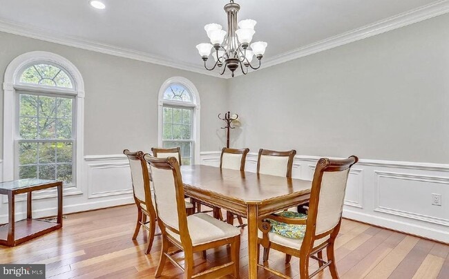 Building Photo - 6529 Fairlawn Dr