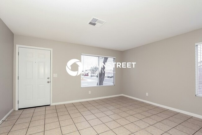 Building Photo - 4 Bedroom Pet-Friendly Home in PHOENIX, AZ with Main Street Renewal