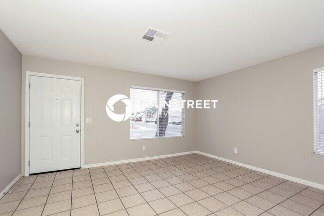 Foto del edificio - 4 Bedroom Pet-Friendly Home in PHOENIX, AZ with Main Street Renewal