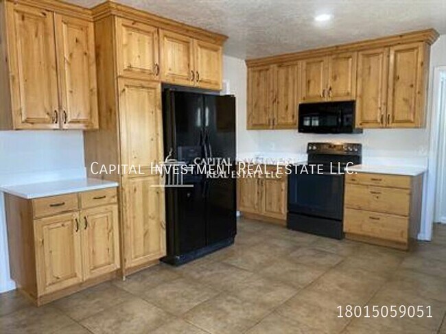 Building Photo - 2626 S 1700 E